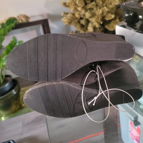 Mossimo ladies black boots size 7 - Picture 3 of 4